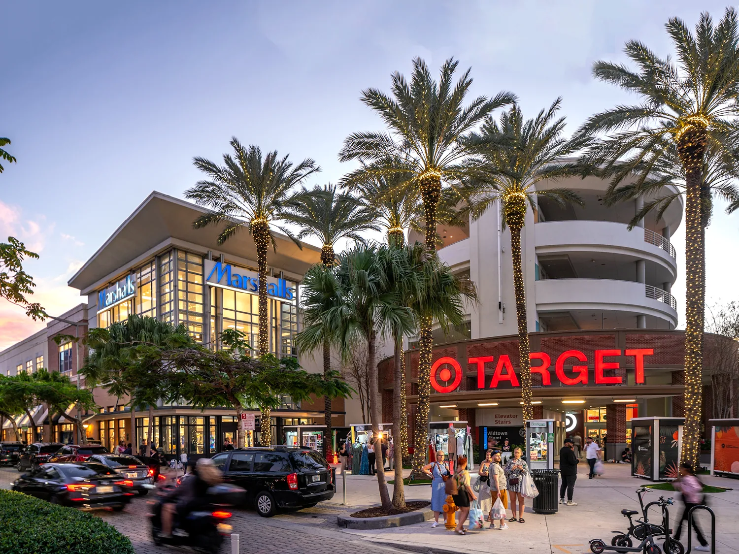 Retail and Restaurant Roofing in Clovis, CA Retail and Restaurant Roofing in Clovis, CA