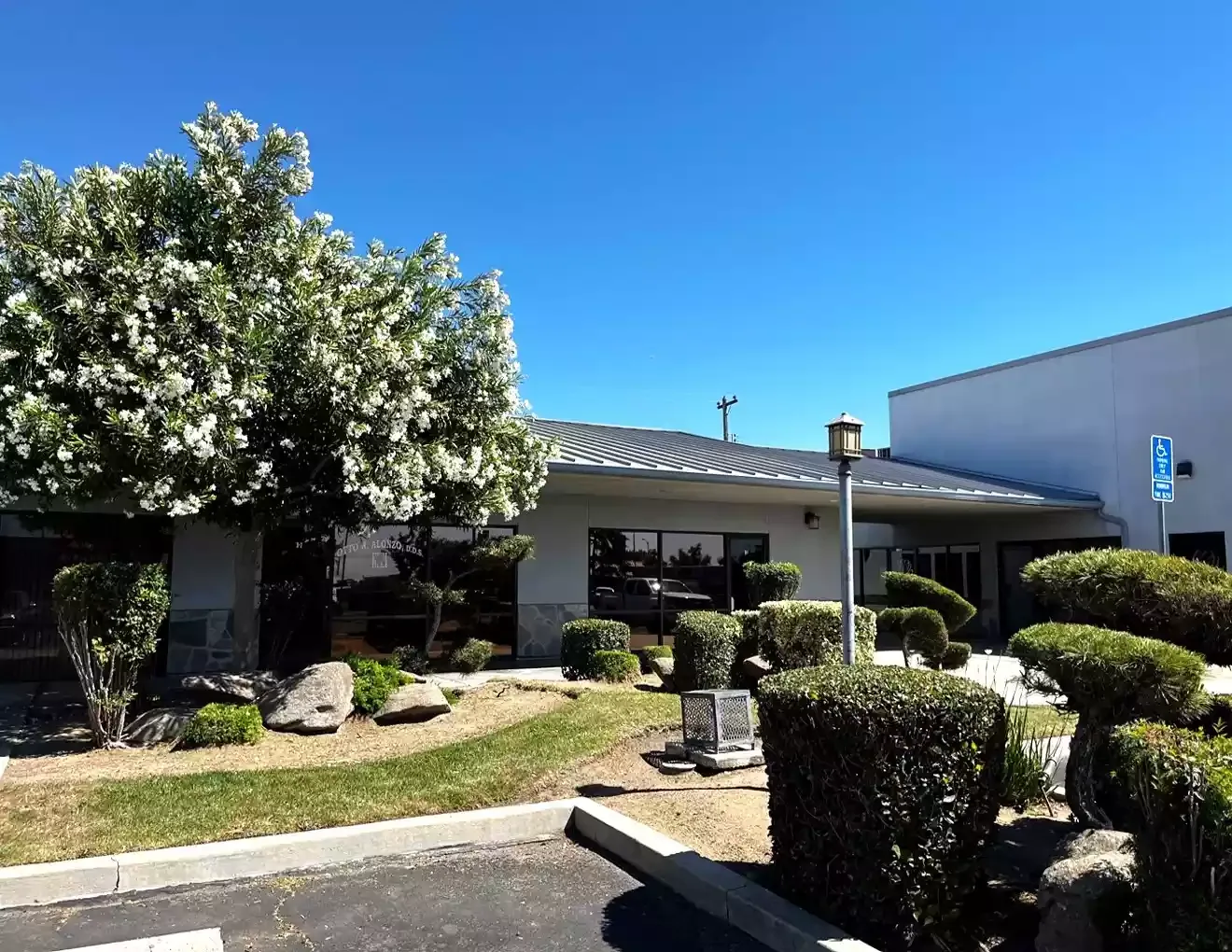 Commercial Roofing on the Shaw Avenue Corridor, CA