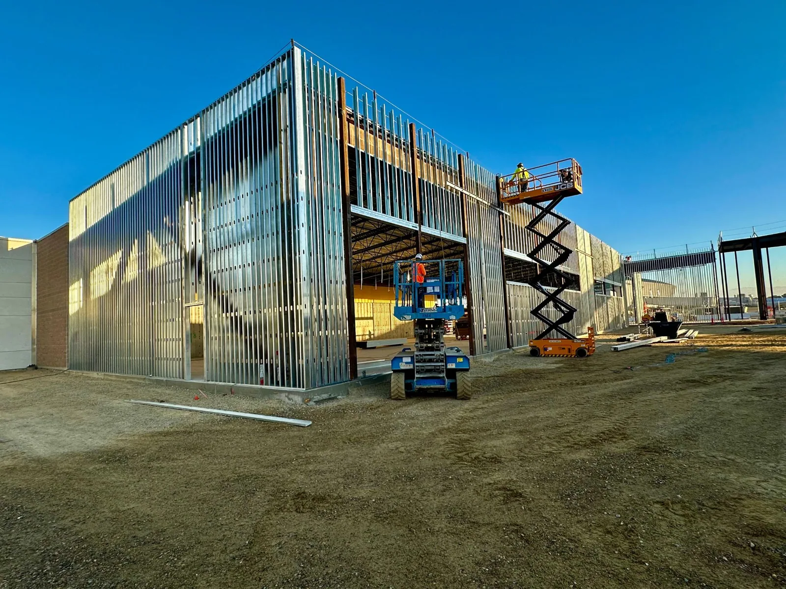 Commercial Roofing in Yosemite Business Park, CA
